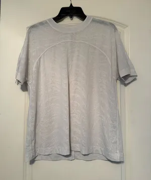 Lululemon T-Shirt thumbnail 1