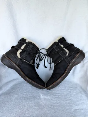 UGG AUSTRALIA COVE S/N 5136 SUEDE LEATHER GENUINE SHEEPSKIN Boots Size 9 Women’s thumbnail 5