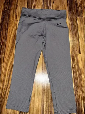 Nike Women's Capri Leggings‎ Size small s thumbnail 1