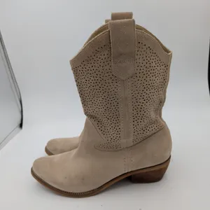 BCBGeneration‎ Bastille Taupe Suede Perforated Western Boots Womens 7.5B 37.5 thumbnail 2