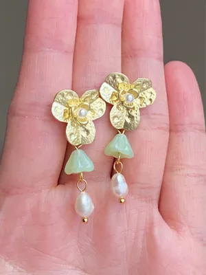 Handmade quality flower Czech glass beads & natural pearl cute fairy cottage style dangle earrings💚💐 thumbnail 4