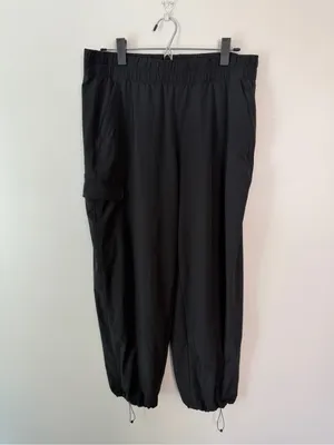 Athleta Boundless Cargo Jogger Pants Black Medium Ripstop thumbnail 3