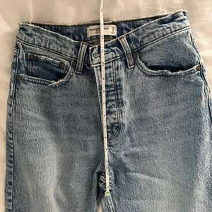 Abercrombie High Rise Dad Jean thumbnail 4