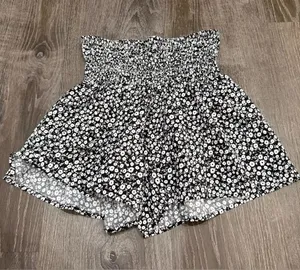 Shein Black and White Floral High Rise Shorts thumbnail 1