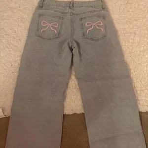 Edikted Low-Rise Baggy Jeans thumbnail 2