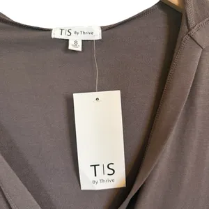 TS by Thrive NWT Taupe Women's V Neck Hoodie Size Small thumbnail 2