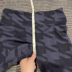 ALO Yoga High Waist Airbrush Houndstooth Cropped Legging See Pics For Sizing thumbnail 6