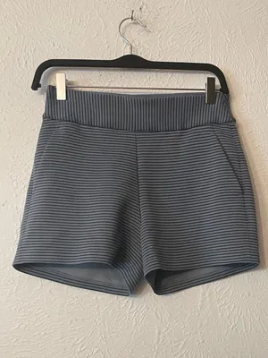 Lululemon Shaped Short Women's Striped Performance Shorts Size 6 thumbnail 3