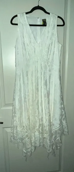 Taylor White Lace V-Neck Handkerchief Hem Dress PTP 22in No Size Tag thumbnail 1