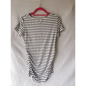 NWT NEW Smallshow M Maternity T-shirt thumbnail 3