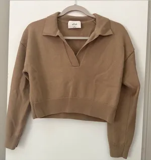 Wilfred Classic V-Neck Polo Sweater in Camel thumbnail 1