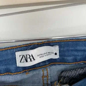 Zara Women’s 2 Raw Hem Flare Wide Leg Denim Jeans thumbnail 2