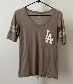 '47 Brand Sporty Chic Relaxed LA Dodgers V-Neck Graphic T-Shirt Small Brown thumbnail 1