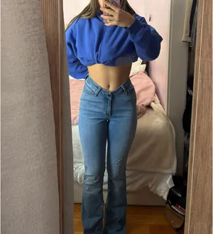 Hollister Jeans High-Rise Flare thumbnail 2