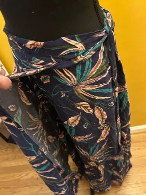 Heritage 1981 (Y2K Forever 21 Brand) Tropical Leaves Navy Linen Feel Wrap Maxi Skirt Size Small thumbnail 2
