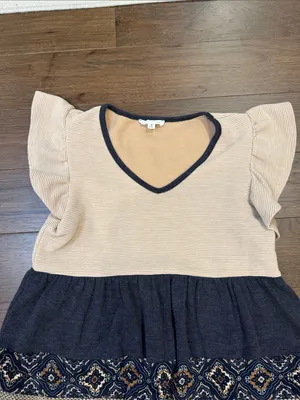 THML Tan and Navy Knit Flutter-Sleeve Casual Top Size Medium - C68-020 thumbnail 3