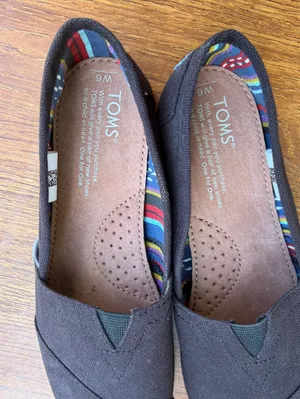 TOMS Classic Canvas Slip-On Flats Women’s US 6 Black Casual Comfort Shoes thumbnail 4