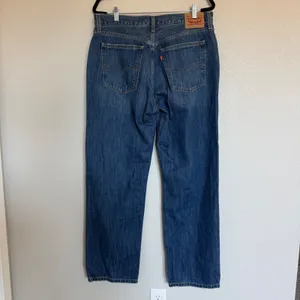 Levis Low Pro Straight Distressed Jeans Medium Wash Blue Denim Womens‎ Size 31 thumbnail 2