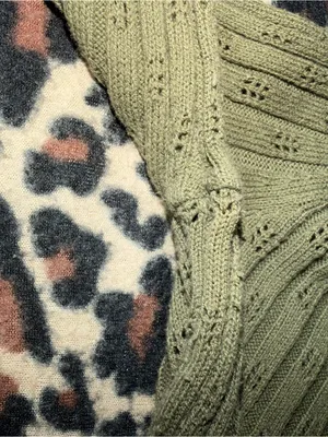 2000s vintage style dark forest green diamond like pattern long sleeve henley thumbnail 9