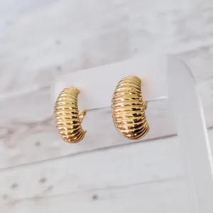 Vintage Clip On Earrings Stylish Chunky Large Statement Gold Tone Corrugated thumbnail 2