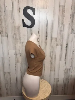 American Eagle Tan Brown Ribbed Henley Short Sleeve Crop Top Womens Small Button thumbnail 2