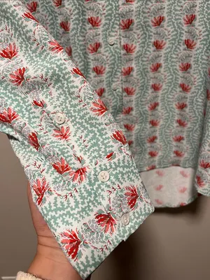 HILL HOUSE (NWT) The James Button-Down Shirt in Floral Vine, Mint/Coral, Size S thumbnail 6