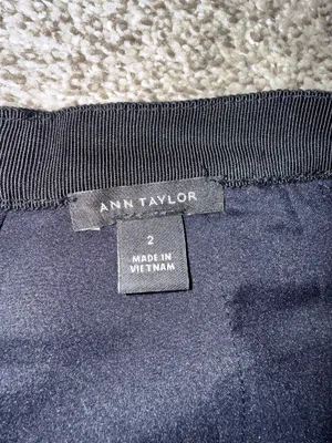 Ann Taylor Black Laser Cut Circle Lace Pencil Skirt Size 2 thumbnail 2