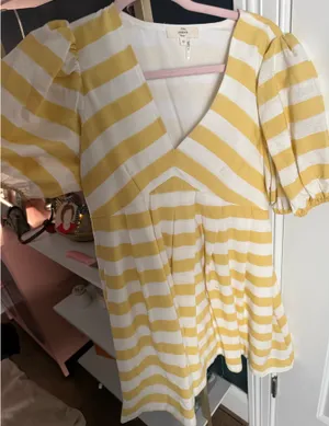 Boutique Dress Medium thumbnail 1