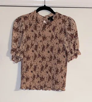 NWOT Light Pink Floral Scrunch Blouse thumbnail 1