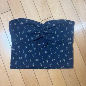 URBAN OUTFITTERS Silence + Noise Tube Crop Top Navy FLoral Size XS Cut Out thumbnail 2