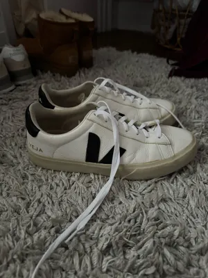 VEJA White Sneakers thumbnail 2