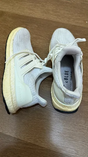 adidas Ultraboost 4.0 Women’s Size 7.5 Athletic Shoes thumbnail 4
