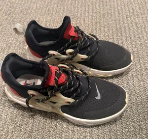 Nike Shoes thumbnail 1