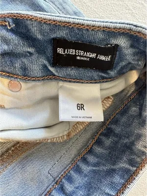 Express Relaxed Straight Ankle High-Rise Jeans Size 6R Light Wash thumbnail 6