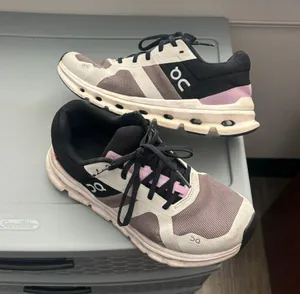 Running Shoes thumbnail 1