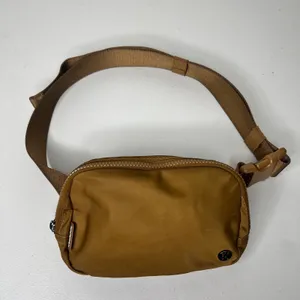 Lululemon Everywhere Belt Bag thumbnail 2