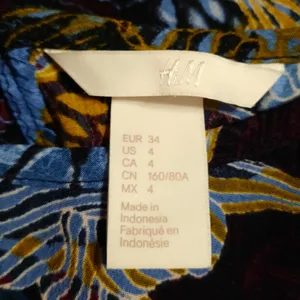 H&M Floral Short Sleeve Blouse Size 4 thumbnail 4