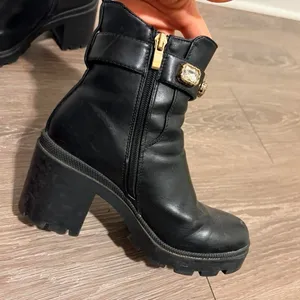 Nasty Gal Chunky Heeled Boots thumbnail 6