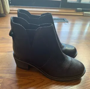 L.L. Bean Brown Leather Ankle Booties Women Size 7 Heeled Fall Shoes Boots Heels thumbnail 1