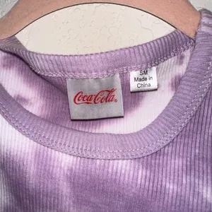 Coca Cola Fanta Orange Graphic Tank Top Purple Tie Dye Ribbed Crop Tank S/M NWOT thumbnail 3