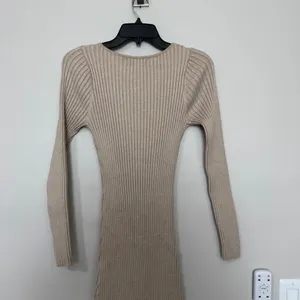 Petal & Pup Ainsley Long Sleeve Side Slit Rib Sweater Dress Size L thumbnail 6