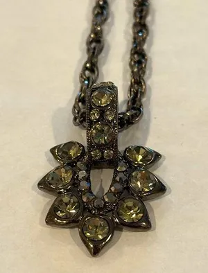 Elegant Black Greenish Rhinestone Pendant Necklace thumbnail 1