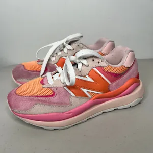 New Balance 57/40 Suede Valentines Day Sneakers Size 6.5 thumbnail 8