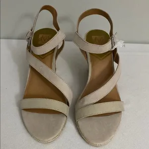 Dv8 by dolce vita Elegant Cream Wedge Sandals like new size 11 thumbnail 2