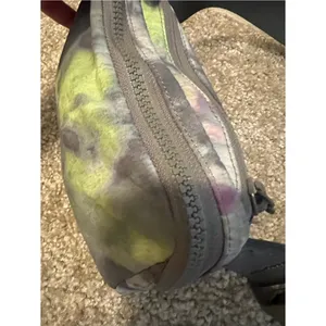 Lululemon everywhere belt bag hyper dye thumbnail 5