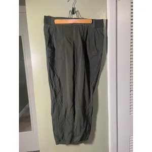 Athleta Womens Size 8 Petite Trekkie Jogger Pants Dark Green Zipper Pockets High thumbnail 2
