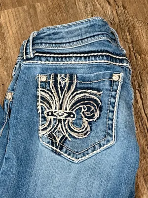 Miss Me Capri Women's Light Blue Embroidered Back Pocket Jeans thumbnail 2