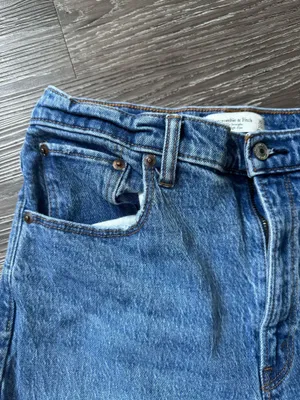 Abercrombie High-Rise Jeans Ultra Straight thumbnail 3