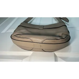 Tory‎ Burch Crossbody Bag Pebbled Leather Taupe Silver Logo Buckle Medium Greige thumbnail 6