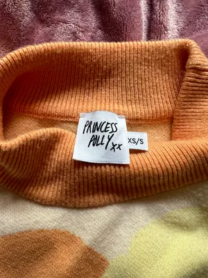 Sweater thumbnail 3